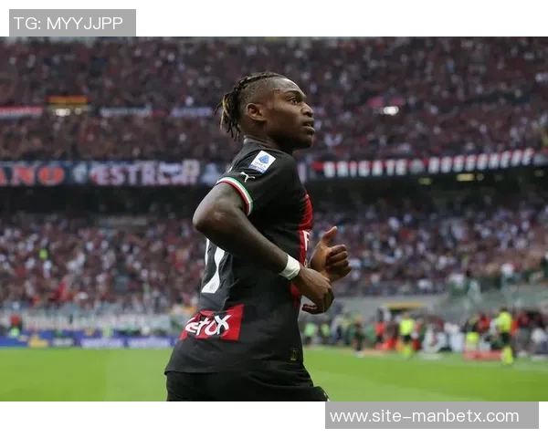 莱奥携两个儿子飞往意大利现场观战米兰德比盛况